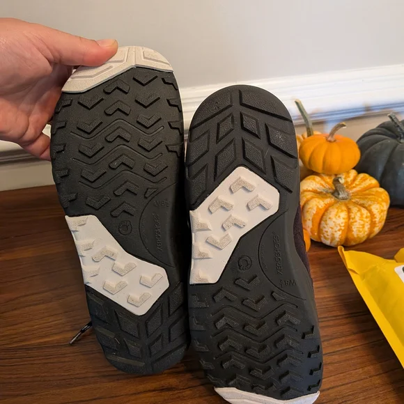 Xero Black Women's Alpine 8.5 Winter Boots with White Fur Trim - Picture 4 of 5